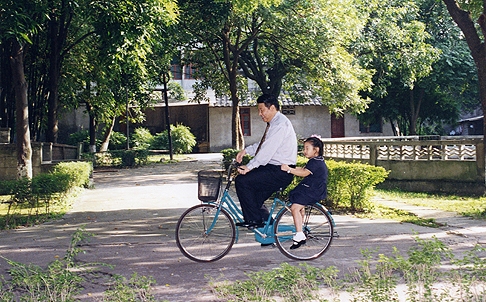 Xi Jinping with his daughter in Fuzhou