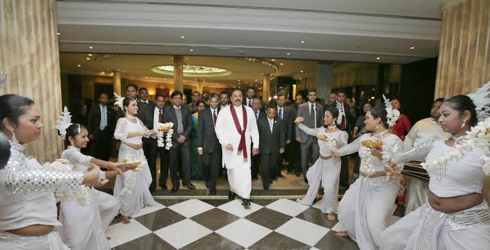 President Meets Sri Lankan Community in Bahrain 6
