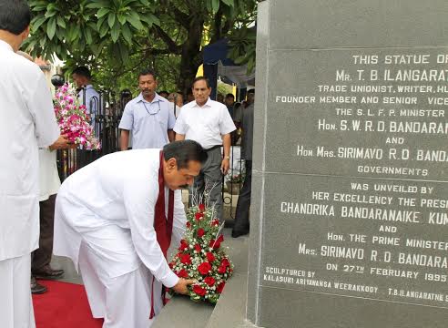 President pays floral tributes to T.B.Ilangarathne 1