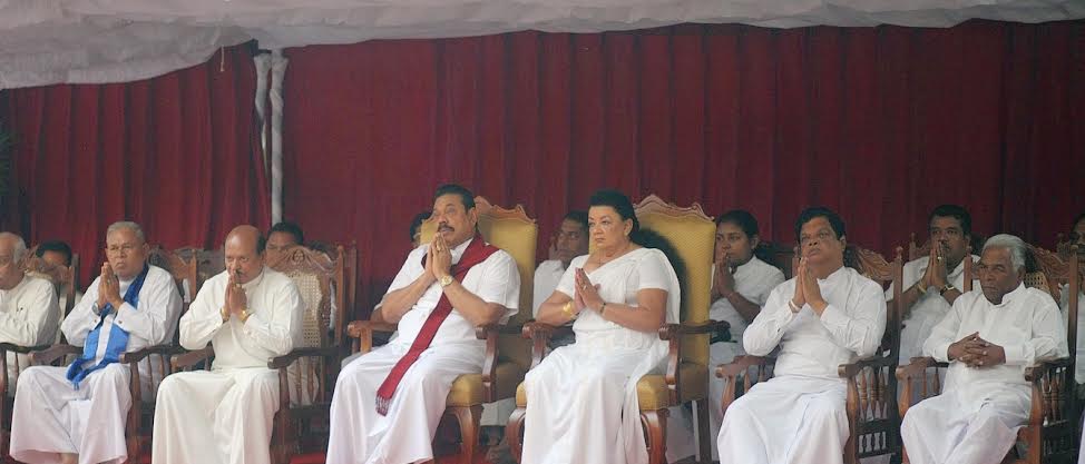 President observes religious rites at the Tooth Relics 7