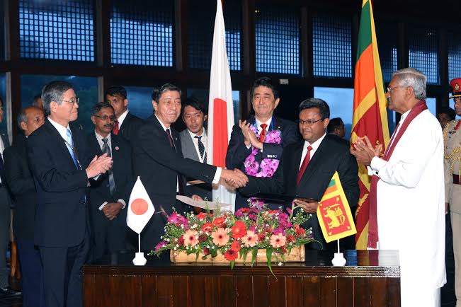 Japans-prime-minister-Shinzo-Abe at parliament Sri Lanka 5