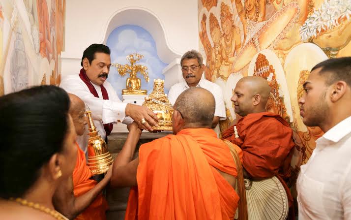 Anuradhapura Sandahiru Seya  President Places Omniscient Sacred Relics 1