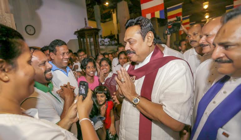 President observes religious rites at the Tooth Relics 3