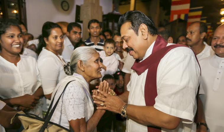 President observes religious rites at the Tooth Relics 4