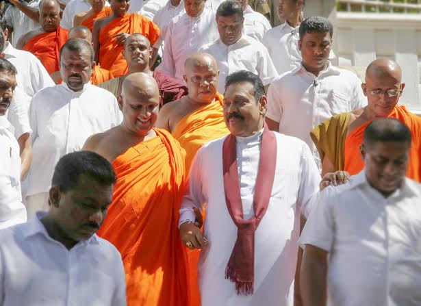 President performs religious rites at Sri Maha Bodhiya 1