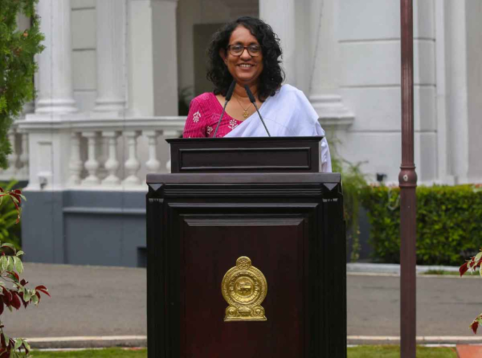 ජනතාවට රජයෙන් ඉටුවිය යුතු සේවය ඉෂ්ට කරන්න සියලු දෙනාම කැප වෙන්න - අග්‍රාමාත්‍ය ආචාර්ය හරිනි අමරසූරිය