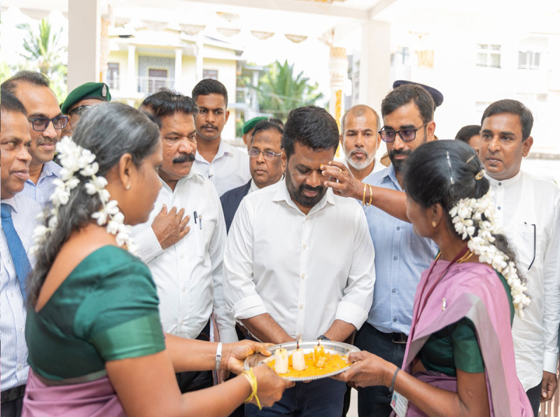 ජනතාවගේ ඉඩම් ජනතාවට හිමි විය යුතුයි -  ජනපති  