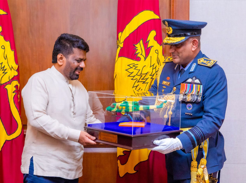 නව ත්‍රිවිධ හමුදාපතිවරු ජනපති හමු වෙති