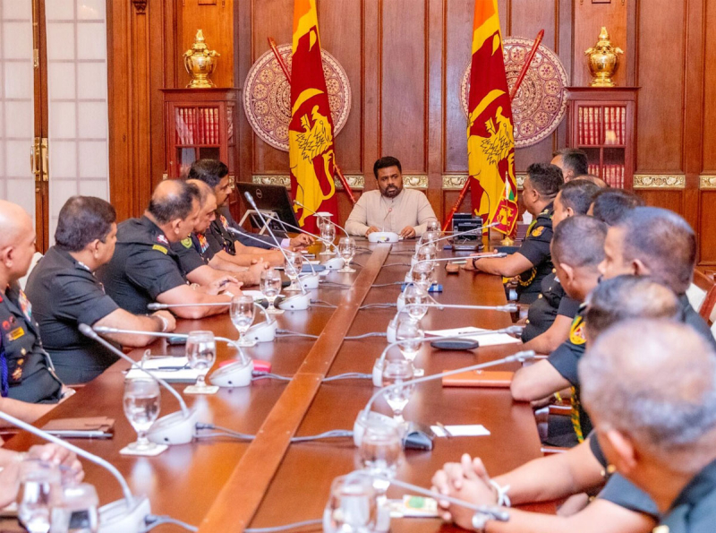 ජනපති සහ යුද හමුදාවේ උසස් නිලධාරීන් අතර හමුවක් 