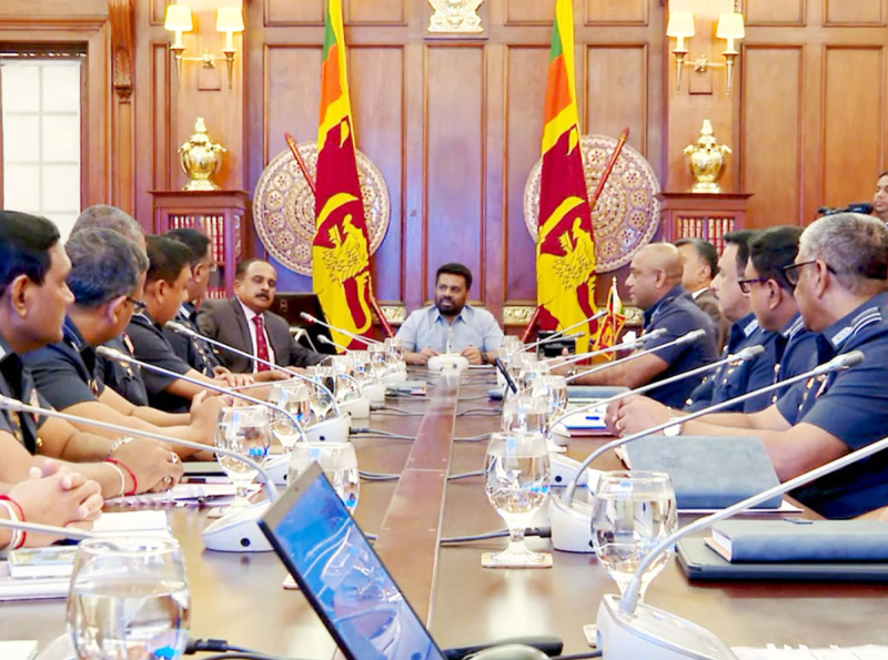 ජනපති සහ ගුවන් හමුදාවේ උසස් නිලධාරීන් අතර හමුවක් 