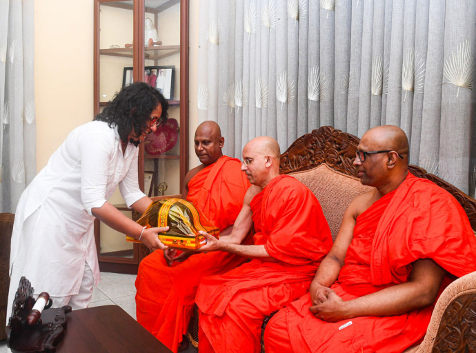 පෙරහරක දකින සාමූහිකත්වයම  පරිවර්තනීය රටක් නිර්මාණය කිරීමට අවශ්‍යයි - අග්‍රාමාත්‍ය ආචාර්ය හරිනි අමරසූරිය
