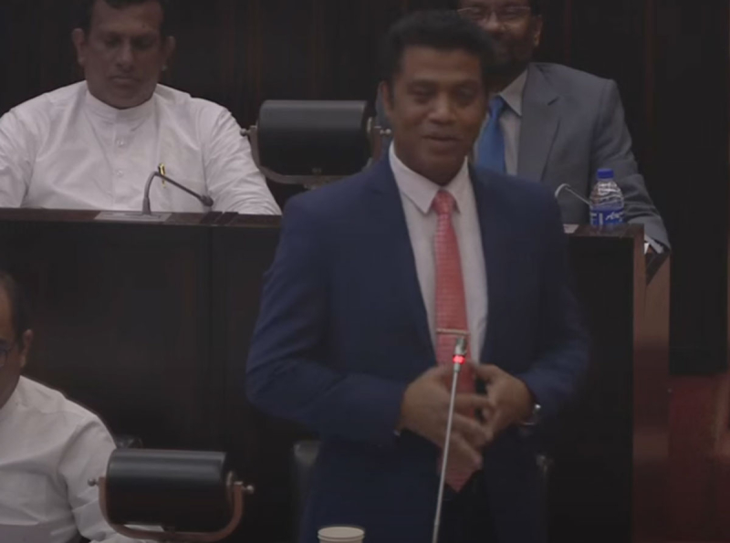 ජනතාවට දැනෙන  ප්‍රමාණයකට ඖෂධ මිල අඩු කරනවා - සෞඛ්‍ය ඇමති