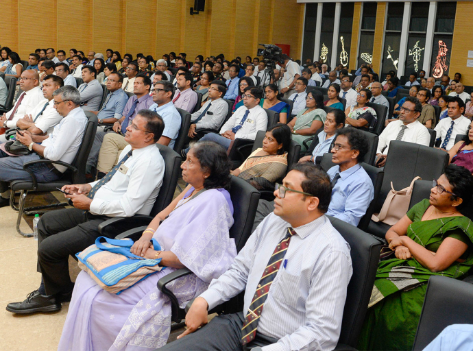 ඉදිරියට ඖෂධ සැපයීමේ ක්‍රියාවලියට කිසිදු දේශපාලන බලපෑමක් නෑ -        සෞඛ්‍ය හා ජනමාධ්‍ය ඇමති වෛද්‍ය නලින්ද ජයතිස්ස 
