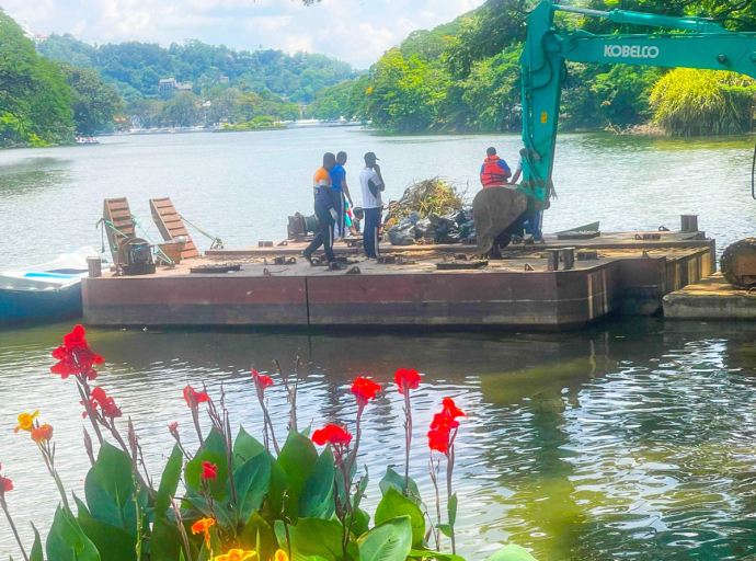 දින දහයක “සිරි දළදා වන්දනාවෙන්” පසු නුවර වැව  පිරිසිදු කිරීමේ ක්‍රියාන්විතයක්