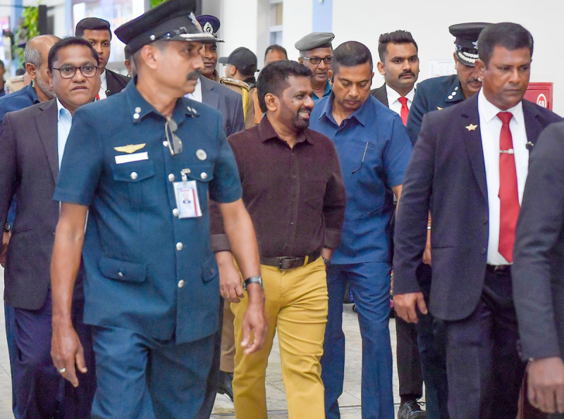 ජනපති වියට්නාම් රාජ්‍ය සංචාරය අරඹයි