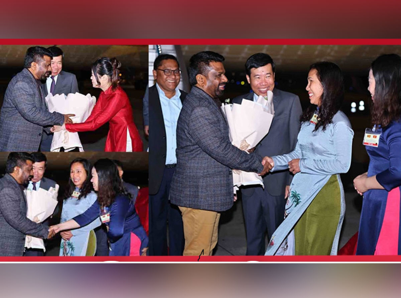 වියට්නාමයේ නෝයි බායි ජාත්‍යන්තර ගුවන් තොටුපළේදී ජනපති මහත් හරසරින් පිළිගැනේ