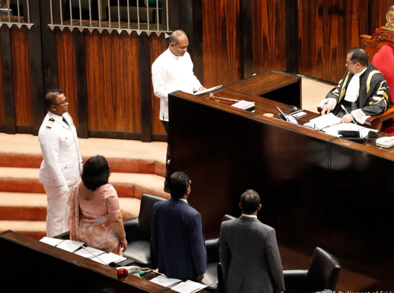 සමන්ත රණසිංහ පාර්ලිමේන්තු මන්ත්‍රී ධුරයේ දිවුරුම් දෙයි