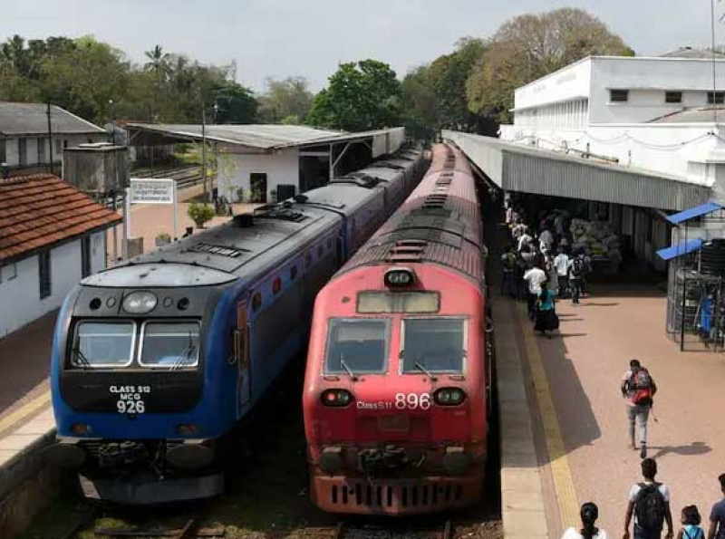 වෙසක් උත්සවය සහ  දීර්ඝ සතිඅන්තය වෙනුවෙන් විශේෂ දුම්රිය