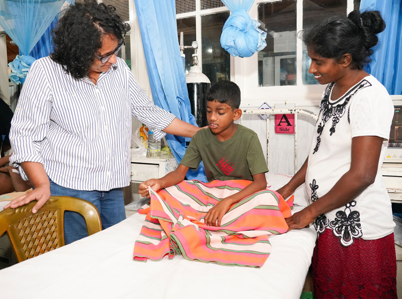 ගැරඩිඇල්ල ප්‍රදේශයේ සිදු වූ බස් රථ අනතුරින් තුවාල ලැබූවන්ගේ තත්ත්වය විමසා බැලීමට අගමැතිනිය යයි