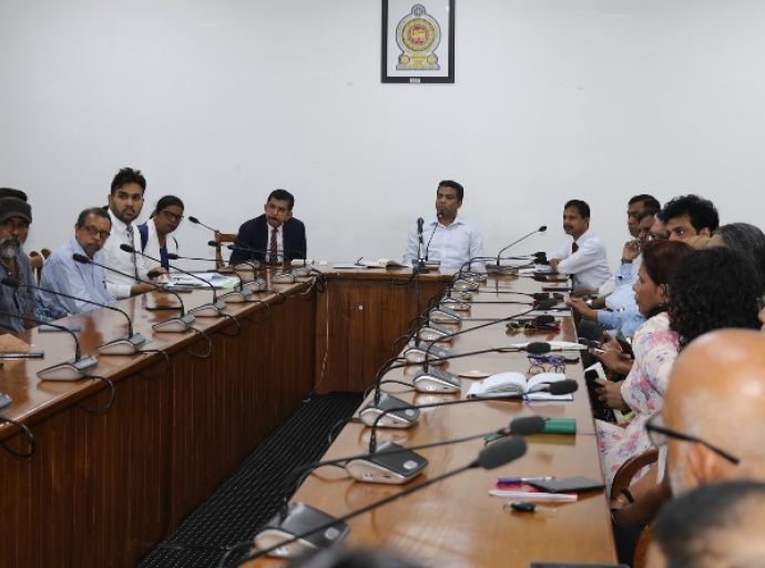 මාධ්‍ය වෘත්තිකයන් වෙනුවෙන් පිහිටුවීමට යෝජිත  වරලත් මාධ්‍ය ආයතනය සම්බන්ධයෙන් මූලික සාකච්ඡා  ඇරඹේ