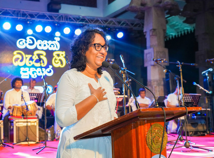 අග්‍රාමාත්‍යවරිය වෙසක් සැමරුම් වැඩසටහන් සමග එක්වෙයි
