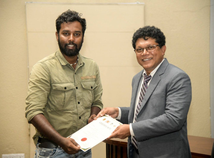 සංචාරක මග පෙන්වන්නන්ට, “වනසංරක්ෂණ මාර්ගෝපදේශකයින්” ලෙස වෘත්තිමය පුහුණුවක් සමග සහතිකයක්