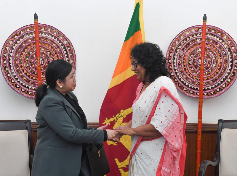 පිලිපීන තානාපතිනිය අග්‍රාමාත්‍යවරිය හමුවෙයි