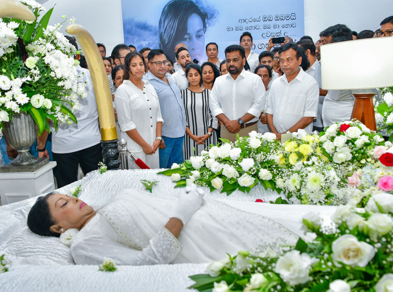  ජනපති ප්‍රවීණ රංගවේදිනී මාලනී ෆොන්සේකා මහත්මියගේ  දේහයට අවසන් ගෞරව දක්වයි