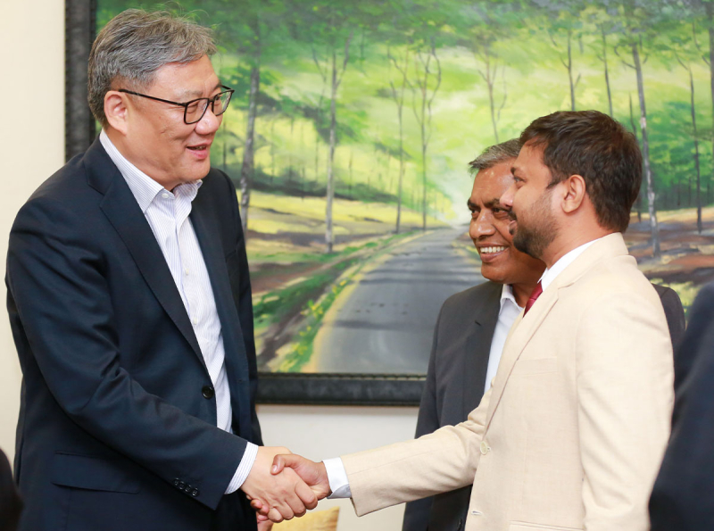නිල සංචාරයක් සඳහා චීන මහජන සමූහාණ්ඩුවේ වාණිජ කටයුතු පිළිබඳ අමාත්යවරයා ශ්රී ලංකාවට පැමිණෙයි