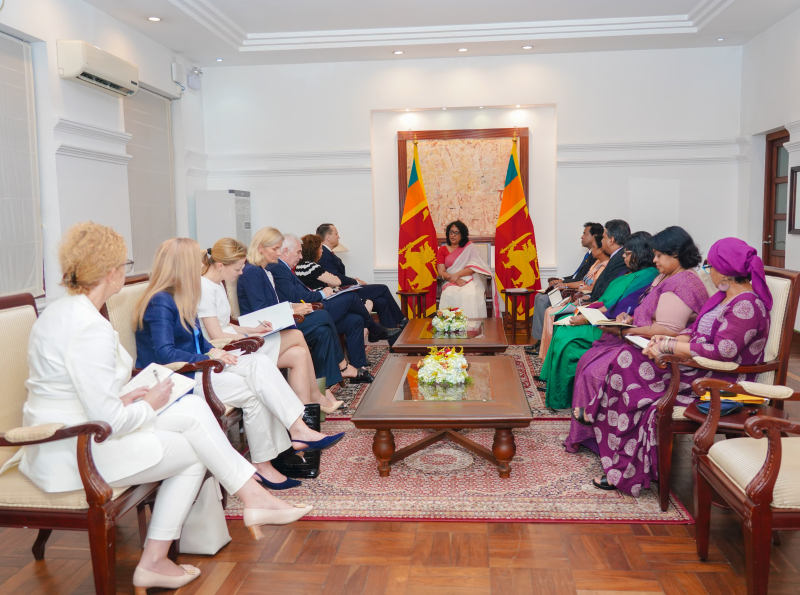 පෝලන්ත විදේශ කටයුතු අමාත්‍යවරයා  අග්‍රාමාත්‍යවරිය හමුවෙයි