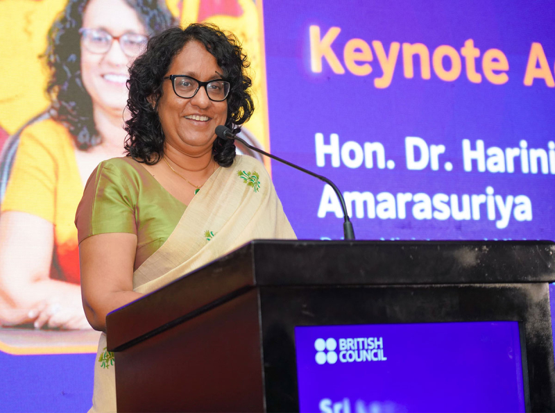 ඉංග්‍රීසි භාෂාව අවස්ථාවන්  පුළුල් කිරීමට මිස සමාජ පරතරයක් නිර්මාණය කරන මෙවලමක් නොවිය යුතුයි