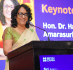 ඉංග්‍රීසි භාෂාව අවස්ථාවන්  පුළුල් කිරීමට මිස සමාජ පරතරයක් නිර්මාණය කරන මෙවලමක් නොවිය යුතුයි