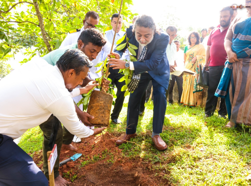ජගත් පරිසර දිනයට සමගාමීව පාර්ලිමේන්තුවේ රුක් රෝපණ වැඩසටහනක් 