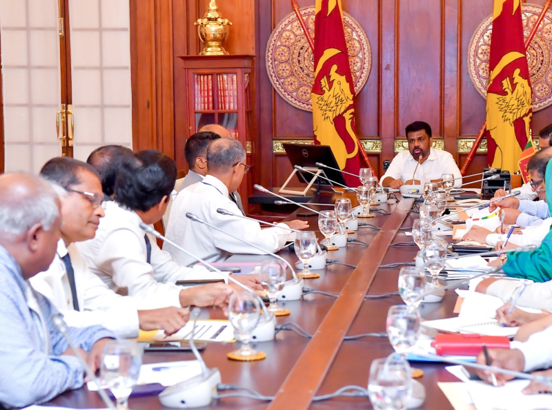  ග්‍රාමීය මාර්ග සංවර්ධන ව්‍යාපෘතිවලට ප්‍රමුඛත්වය දෙන්න -   ජනපතිගෙන්   ප්‍රවාහන හා මහාමාර්ග අමාත්‍යාංශයේ නිලධාරින්ට උපදෙස්