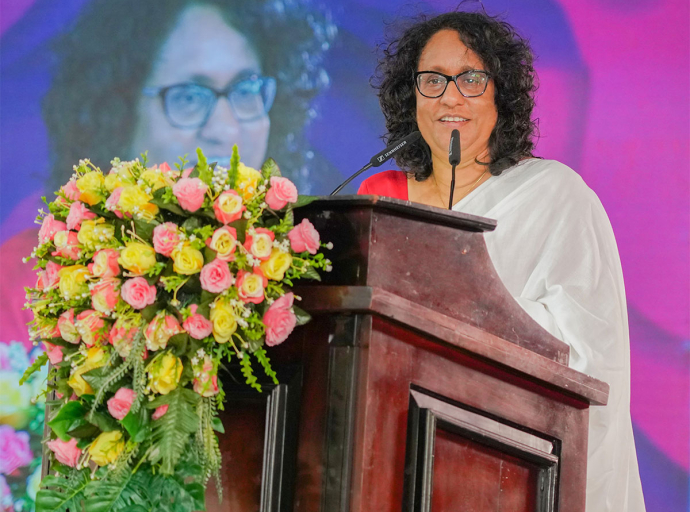 ජීවිතයක් ආරක්ෂා කිරීම තම වගකීමක් ලෙස සිතා මහමඟ අනතුරු වළක්වා ගන්න කැපවෙන්න