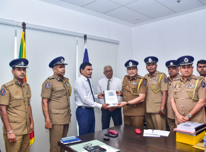ගැරඬිඇල්ල මාරක බස් අනතුර පිළිබඳව වාර්තාව  මහජන ආරක්ෂක අමාත්‍යවරයාට