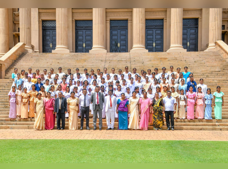 නුගේගොඩ මහාමායා බාලිකා විද්‍යාලයේ ශිෂ්‍ය පාර්ලිමේන්තු මංගල සභාවාරය ජනාධිපති කාර්යාලයීය පැරණි පාර්ලිමේන්තු සභා ගර්භයේදී