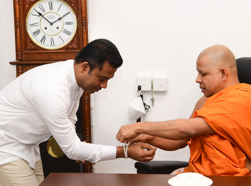 සෞඛ්‍ය හා ජනමාධ්‍ය අමාත්‍යවරයා කිරිවෙහෙර රජමහා විහාරාධිපති බැහැදකී