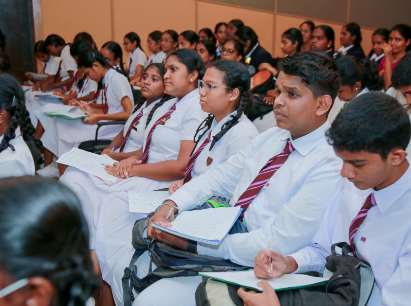 ලබන වසරේ ක්‍රියාත්මක කිරීමට නියමිත නව අධ්‍යාපන පරිවර්තන ක්‍රියාවලියට අදාළ මාර්ගෝපදේශ අගෝස්තු මාසයේ එළි දැක්වේ