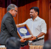 මුදල් අමාත්‍යාංශයේ ලේකම් මහින්ද සිරිවර්ධන මහතාගේ සේවය ඇගයේ