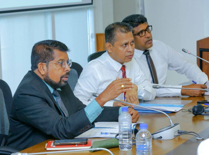 මෙම වසර සඳහා වූ පළමු දිසාපති සමුළුවේ දී රාජ්‍ය පරිපාලන අමාත්‍යවරයාගෙන් දිසාපතිවරුන්ට උපදෙස්