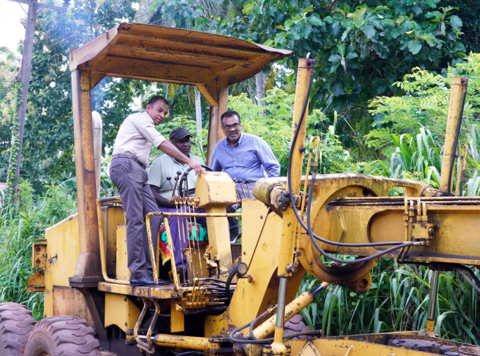 දේශපාලඥයින් පසුපස ගොස් ගමේ වැඩ කර ගත් යුගය අවසන්