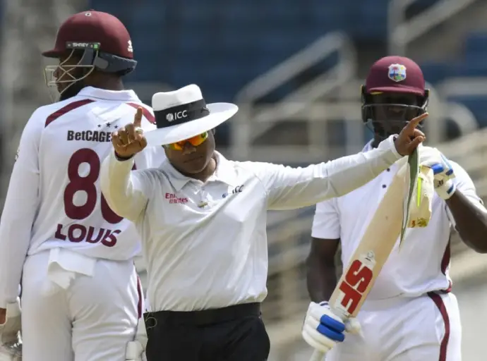 කොදෙව් පි‍ල ටෙස්ට් පිටියේ වසර 70කට පසු අඩුම ලකුණු ගණනකට දැවී යයි