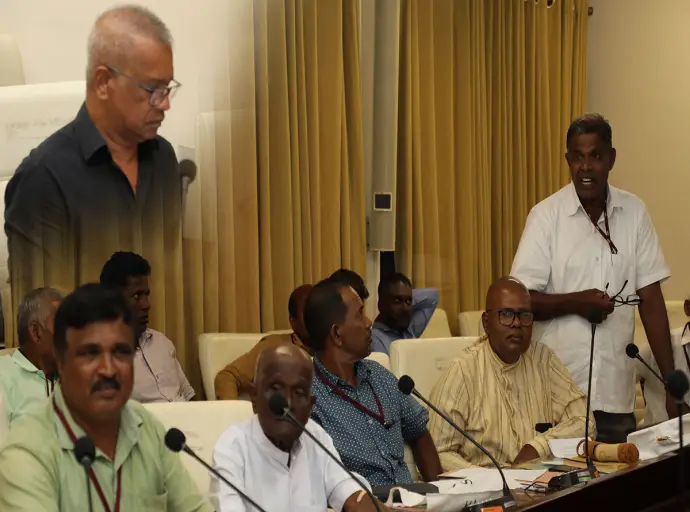 කෘෂිකර්මාන්තයේදී ගොවිජනතාව මුහුණදෙන ගැටලු සම්බන්ධයෙන් කෘෂිකර්ම අමාත්‍යවරයාගේ අවධානය