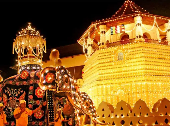 ඇසළ පෙරහැර මංගල්‍යයේ දෙවැනි රන්දෝලි පෙරහැර අදයි 