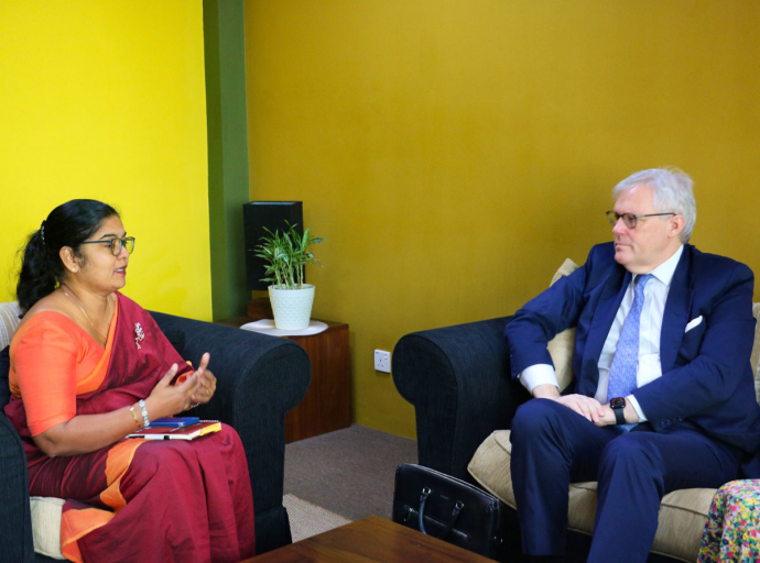 රජය විසින් සැළසුම් කරන ළමා රැකවරණ වැඩපිළිවෙළට සහය වීමට බ්‍රිතාන්‍ය මහකොමසාරිස්වරයා එකඟතාව පළ කරයි