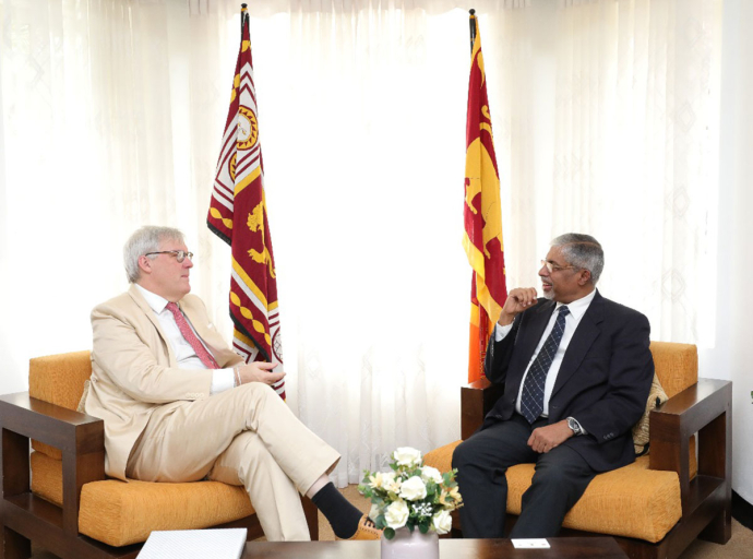 බ්‍රිතාන්‍ය මහ කොමසාරිස් හා මධ්‍යම පළාත් ආණ්ඩුකාරවරයා අතර හමුවක්