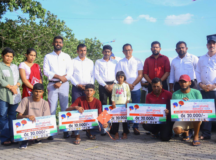 පුලතිසි සරුංගල් සැණකෙළිය පරාක්‍රම සමුදුරු වැවි  බැම්මේ දී