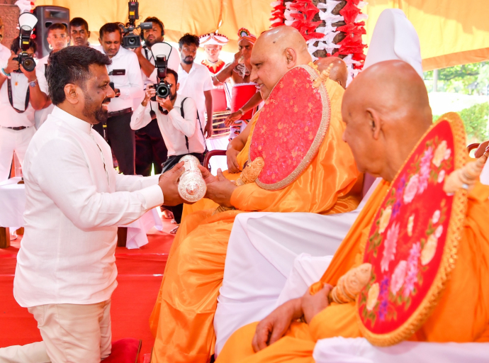 අභිනව අස්ගිරි අනුනායක හිමි ශ්‍රී සන්නස් පත්‍ර පිළිගැන්වීම ජනපති ප්‍රධානත්වයෙන් 
