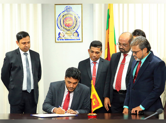 බලශක්ති නියෝජ්‍ය  අමාත්‍ය අර්කම් ඉල්යාස් මහතා සිය ධූරයේ රාජකාරි අරඹයි